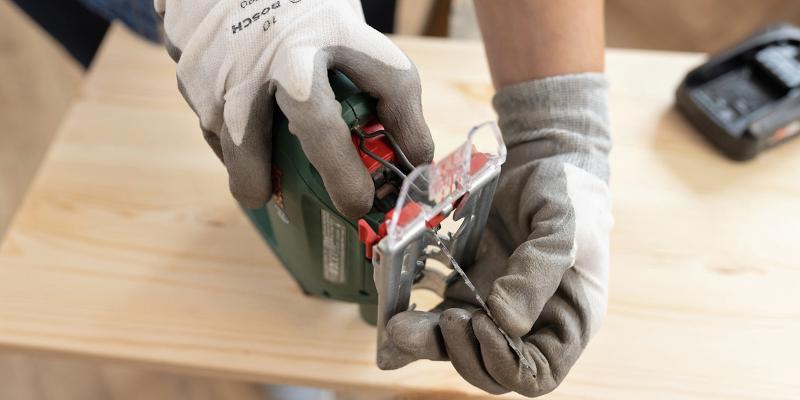 Changing the jigsaw blade: Using jigsaws correctly | Bosch DIY | Sägeblätter