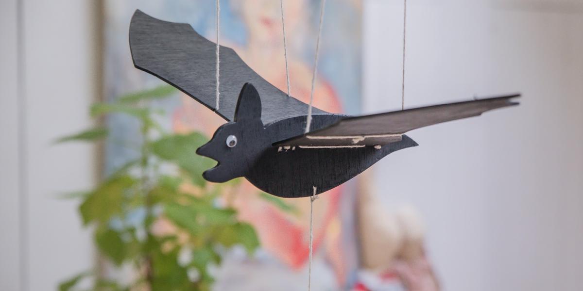 temperatuur Meerdere Rudyard Kipling DIY een houten vleermuis, vogel of vlinder trekpop voor aan het plafond |  Bosch DIY
