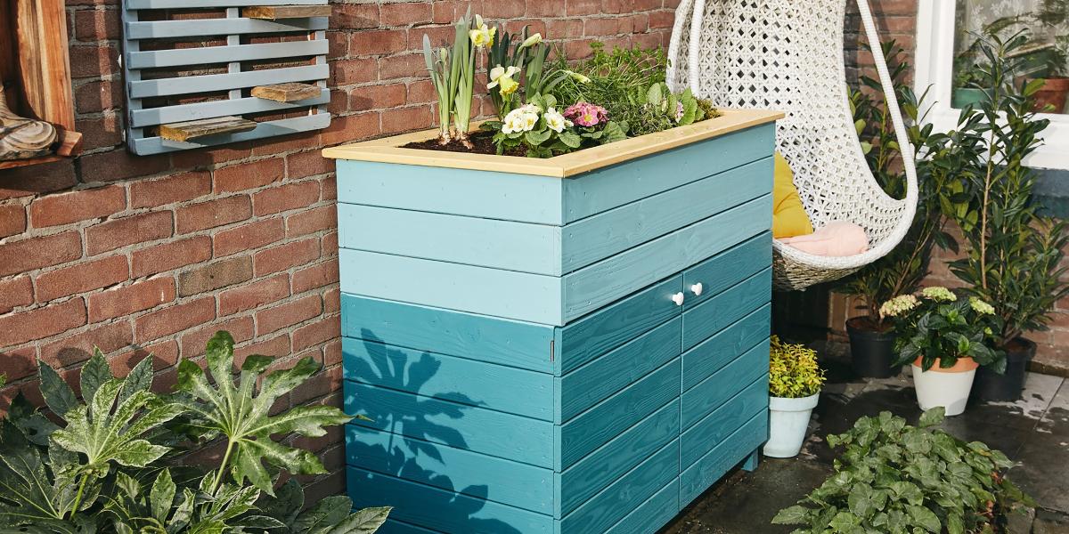 Perfect voor je planten en wat extra opbergruimte: met deze plantenbak breng je kleur in de tuin aan | Bosch DIY